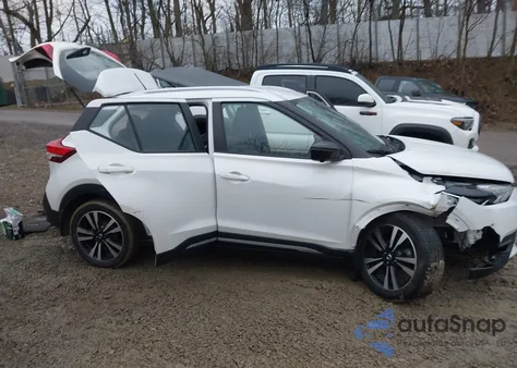 2020 Nissan Kicks Sr Xtronic Cvt z USA, uszkodzony, nr VIN 3N1CP5DV6LL533850